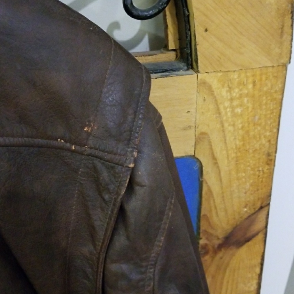 Leather jacket - Picture 2 of 8